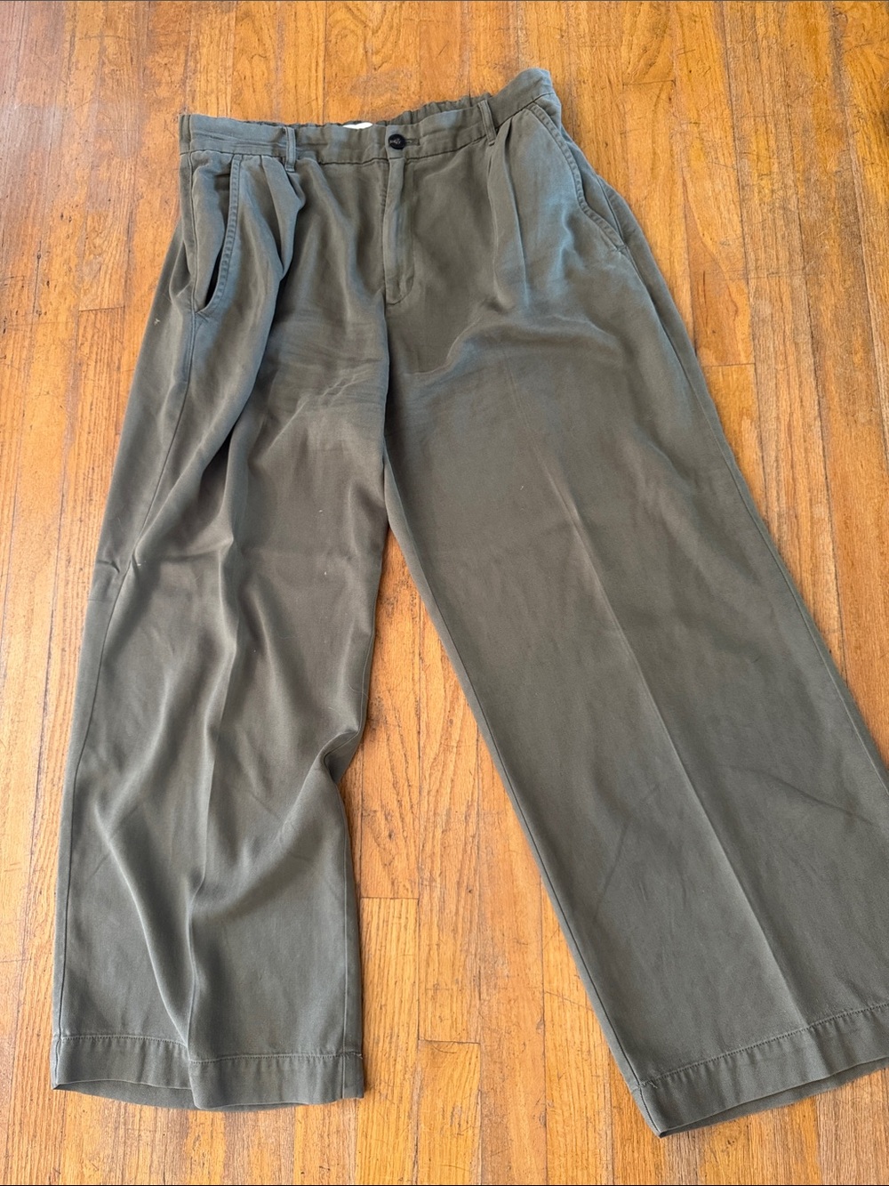 Everlane Buttersmooth Trousers - Olive Green
